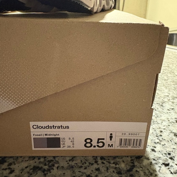 On Running Cloudstratus Men's Shoes - Picture 3 of 3